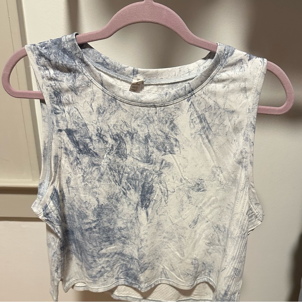 Lululemon women’s medium workout top